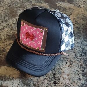 Stylish Black and Pink Women's TRUCKER HAT